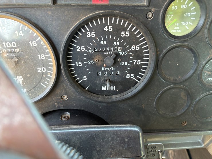 2000-mack-ch613-image-8
