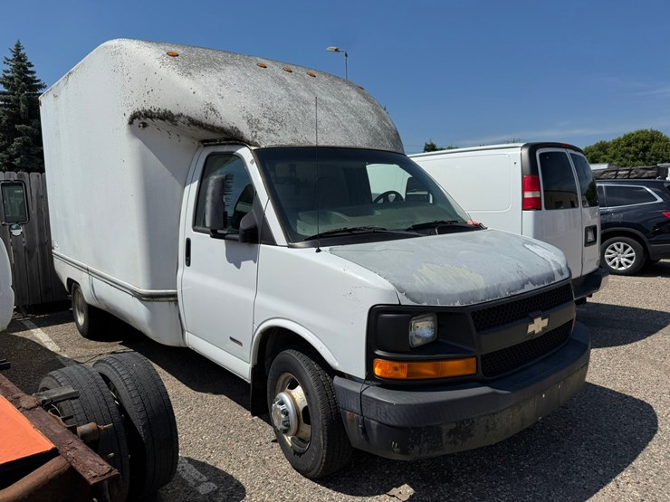 #1895-•-2007-chevy-etv-van-image-2
