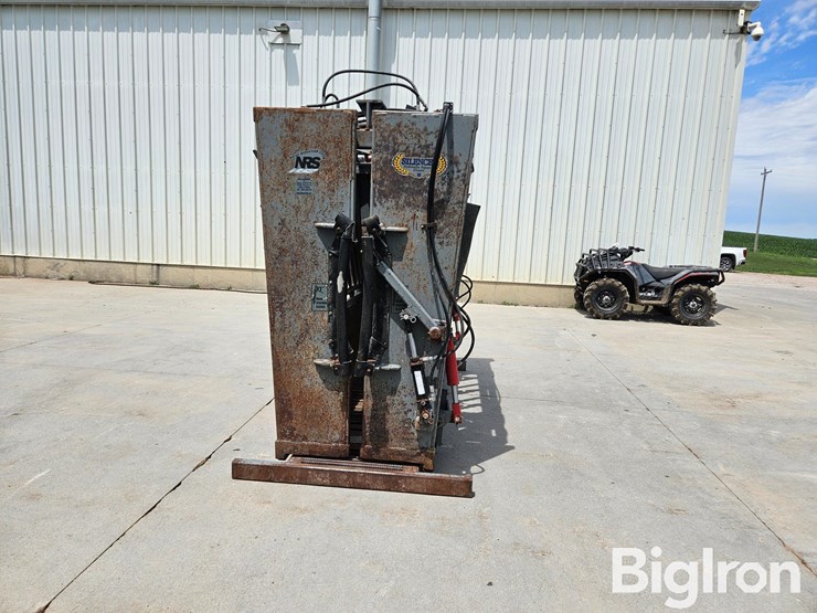 2021-moly-silencer-commercial-pro-wide-body-hydraulic-squeeze-chute-image-2