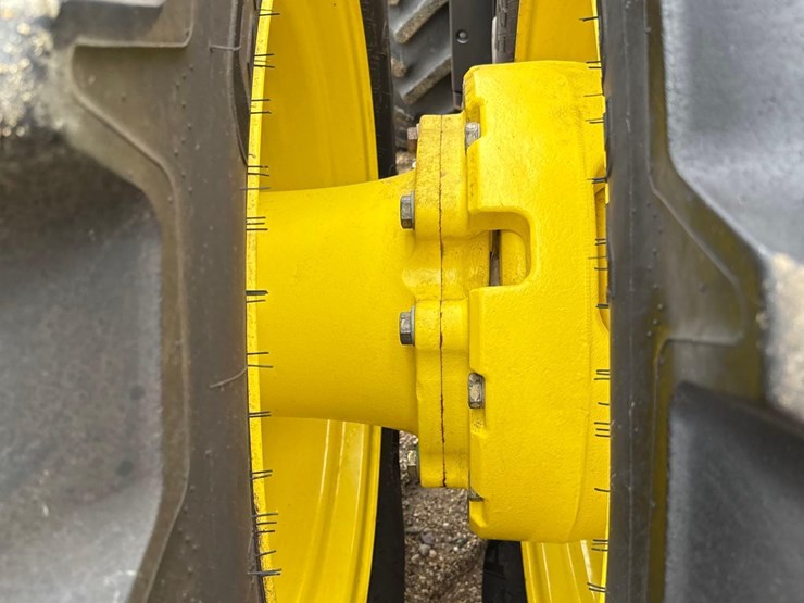 2014-john-deere-8320r-image-14