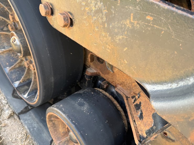 2014-case-ih-470-image-33