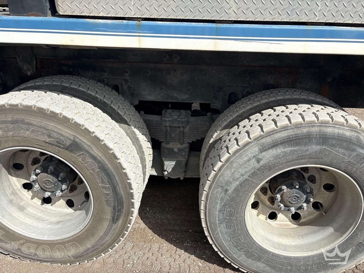 2017-freightliner-114sd-image-37
