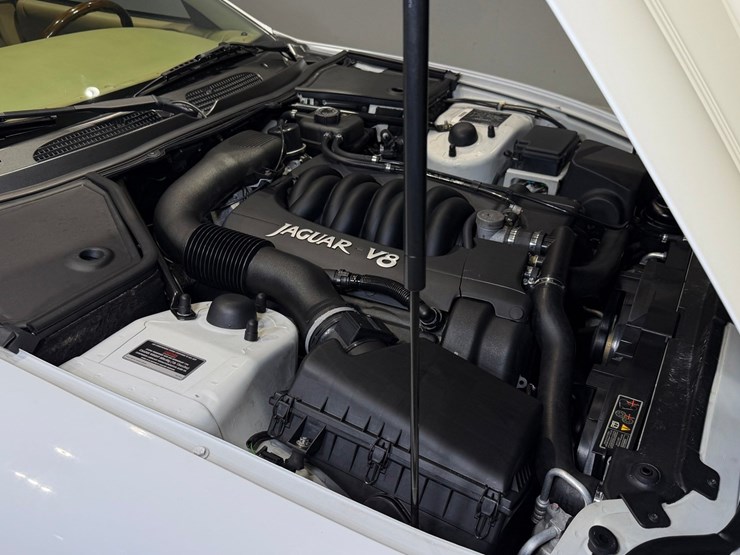 #1516-•-1997-jaguar-xk8-convertible-image-68