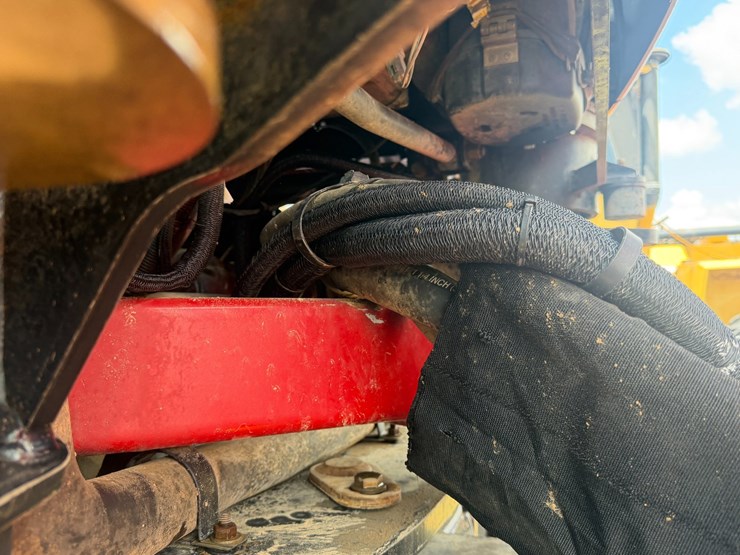 2014-case-ih-470-image-55