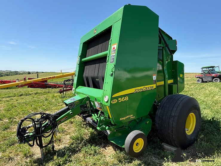 2010-john-deere-568-image-1