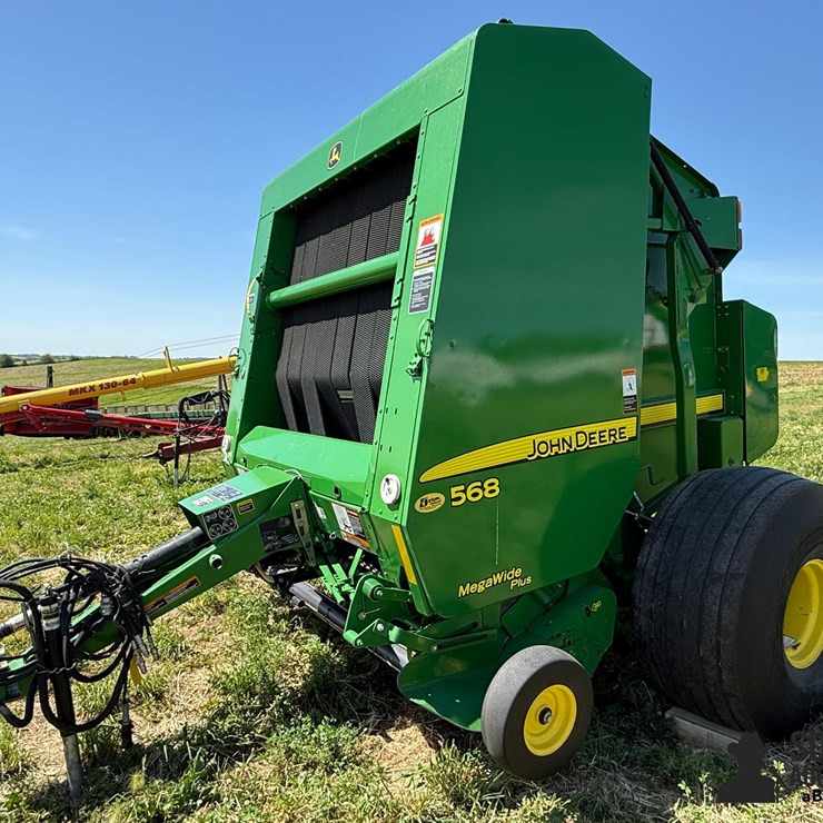 2010 JOHN DEERE 568