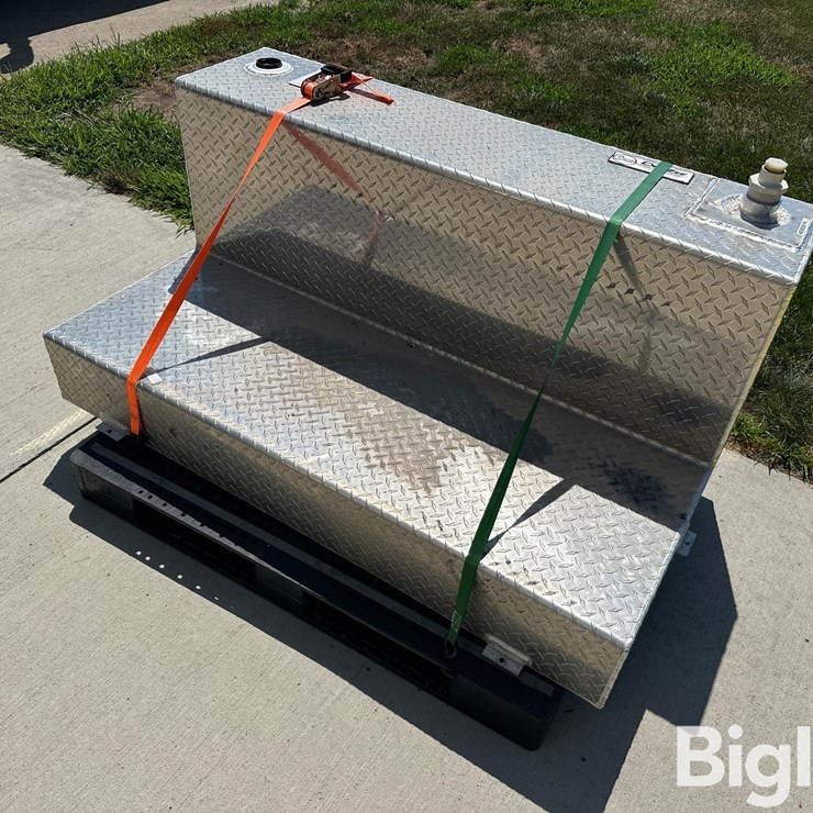 DeeZee Portable Aluminum Fuel Tank