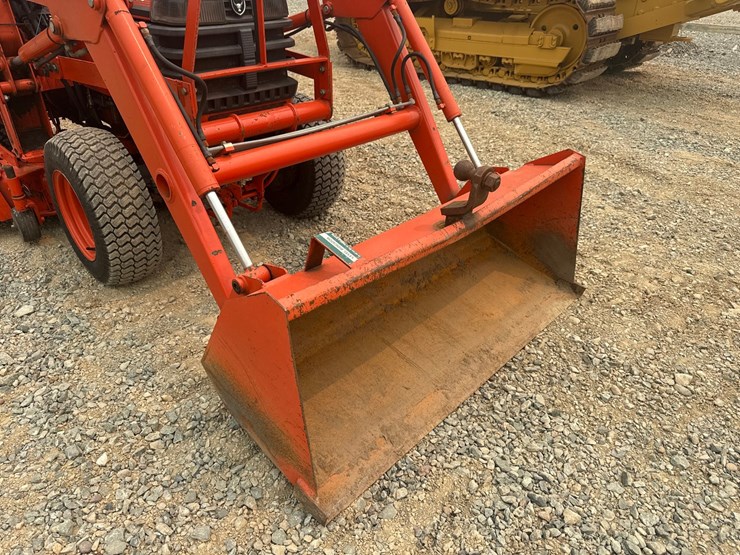 kubota-b2400-image-10