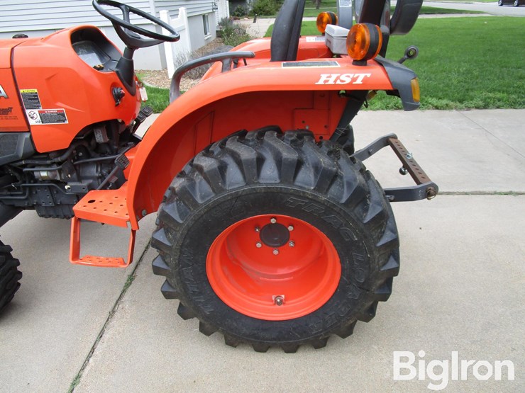 2014-kubota-l3301d-image-12