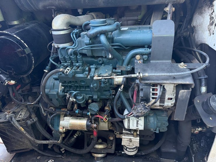 2013-bobcat-s650-image-15