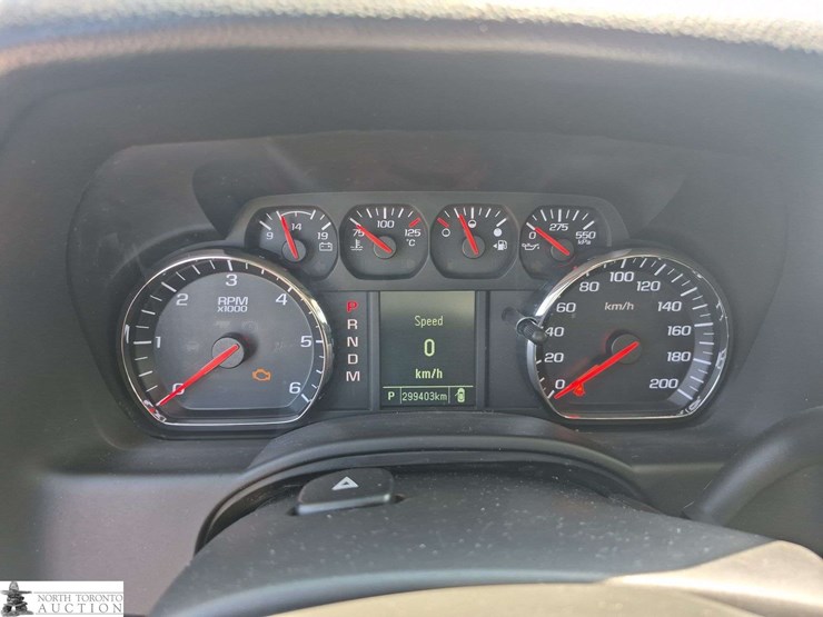 2015-chevrolet-suburban-image-13