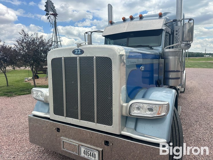 2020-peterbilt-389-image-16