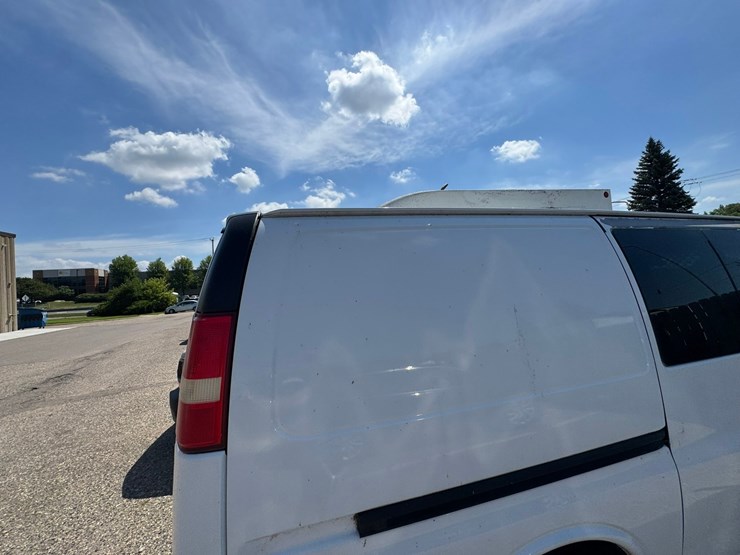 #1896-•-2008-chevy-express-van-image-16