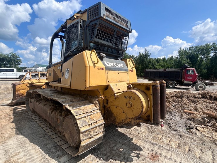 2009-deere-750j-lt-image-6