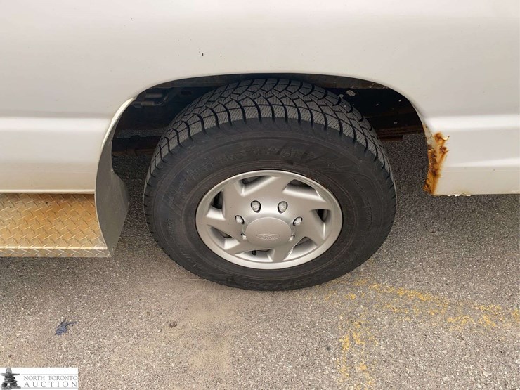 2012-ford-cargo-image-22