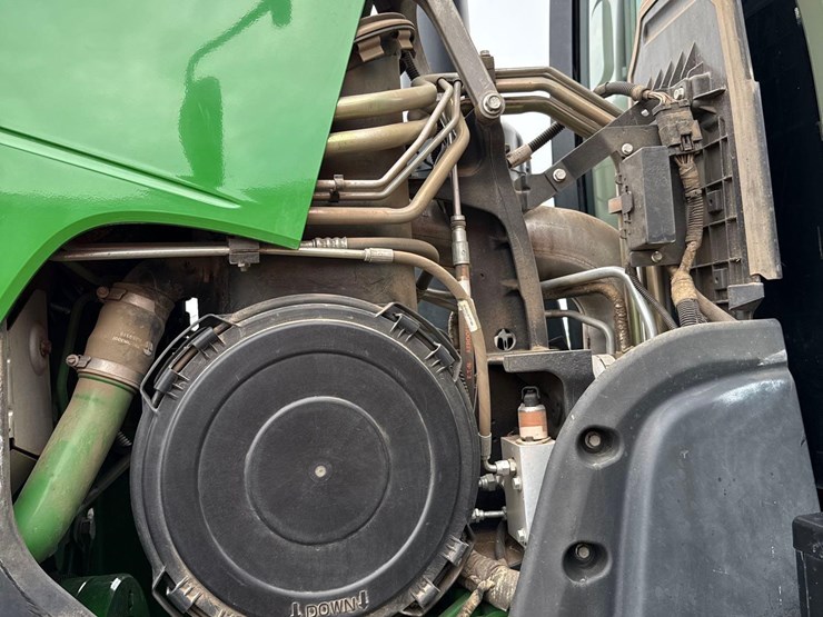 2014-john-deere-8320r-image-69