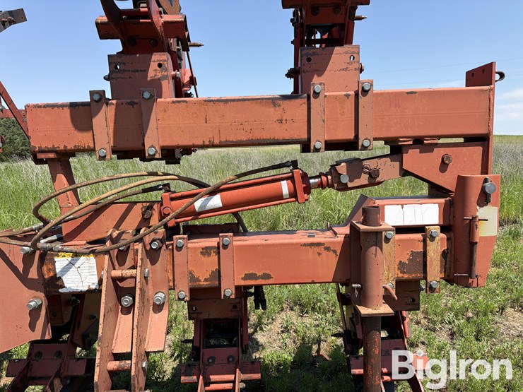 krause-4708-8r30"-no-till-cultivator-image-10