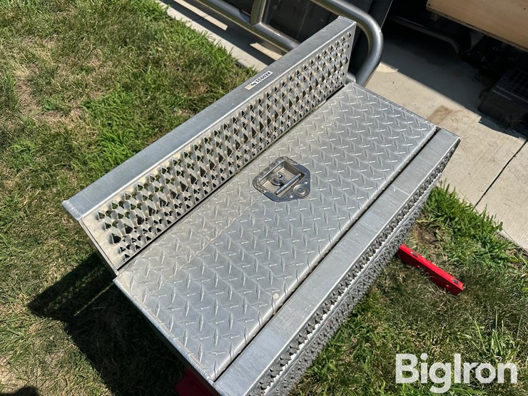 peterbilt-aluminum-step/battery-box-image-11