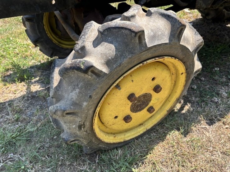 john-deere-4100-image-9
