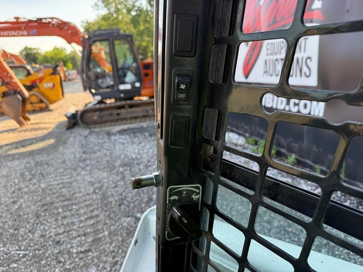 2023-bobcat-t870-image-22