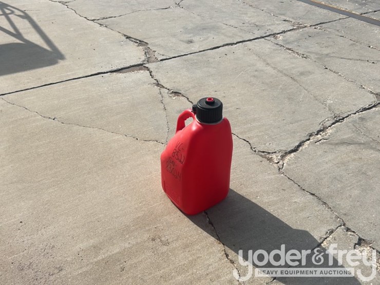 5-gallon-utility-jug,-red-image-5