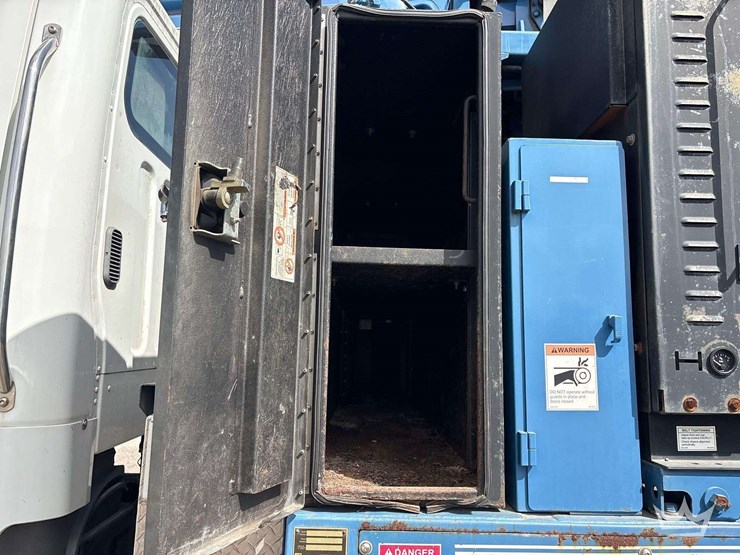 2017-freightliner-114sd-image-21
