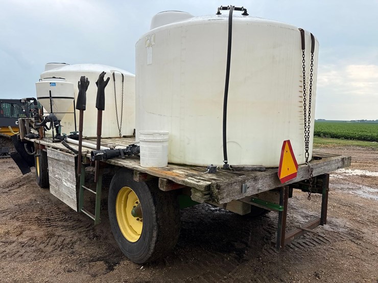 9ft-x-20-1/2ft-wooden-flatbed-w/-poly-tanks-&-pump-image-4