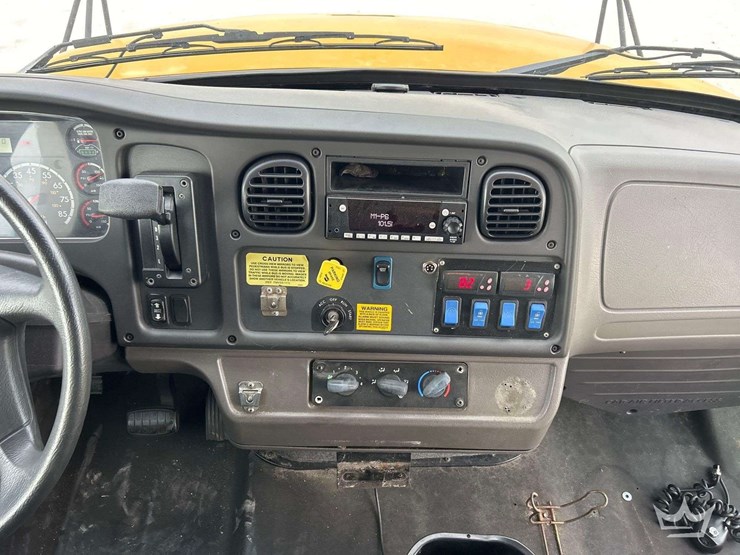 2016-freightliner-b2-image-14