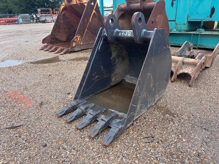 #39096-•-23in-digging-bucket-image-1