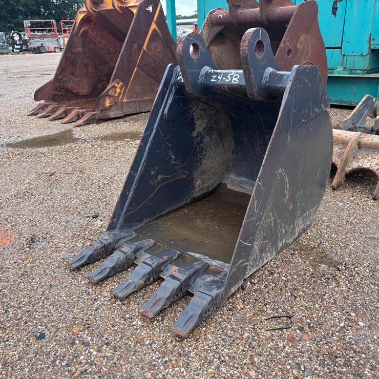 #39096 • 23IN DIGGING BUCKET