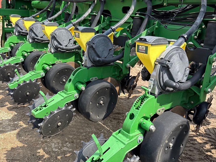 2006-john-deere-1770nt-image-16