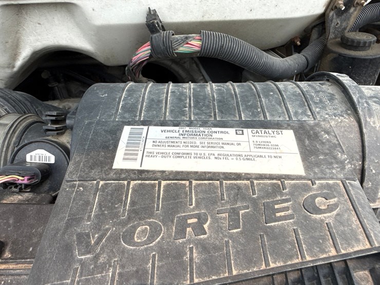 2007-chevrolet-3500-image-16