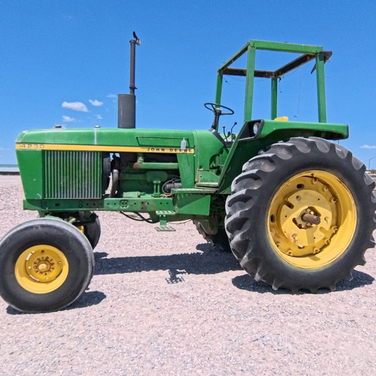 JOHN DEERE 4230