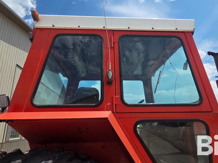 1976-massey-ferguson-1135-image-10