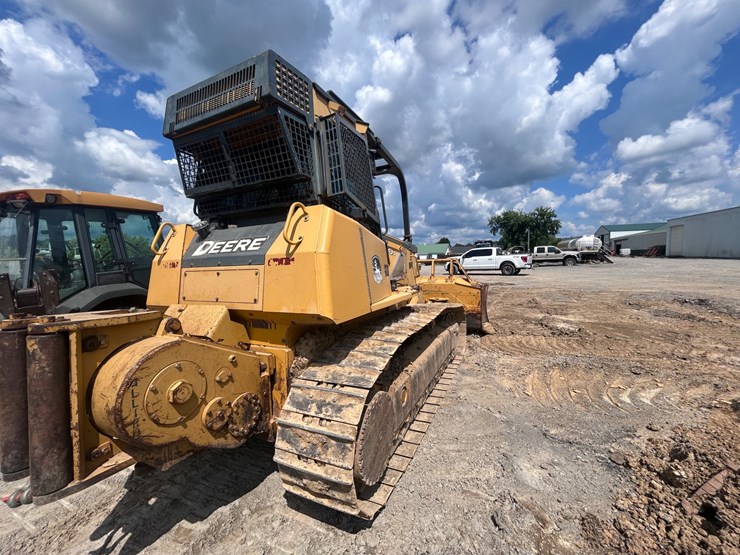 2009-deere-750j-lt-image-8