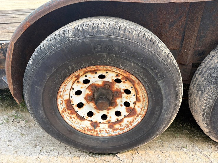 #1535-•-2002-rugged-trail-20'-trailer-image-8