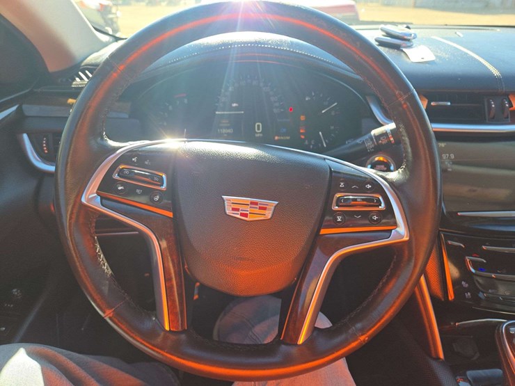 2016-cadillac-xts-luxury-sedan-4d-image-16