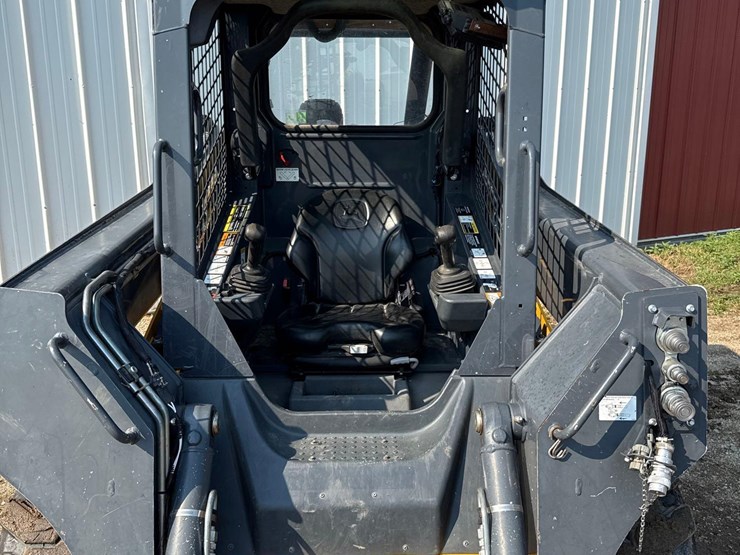 2013-deere-318e-image-7