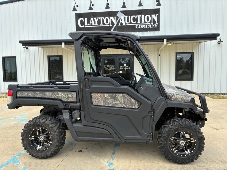 2023-john-deere-gator-image-1