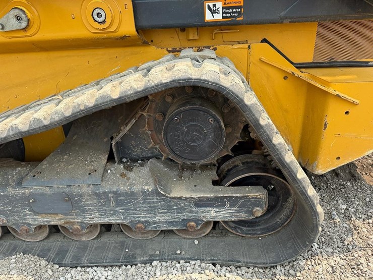 2023-deere-331g-image-19