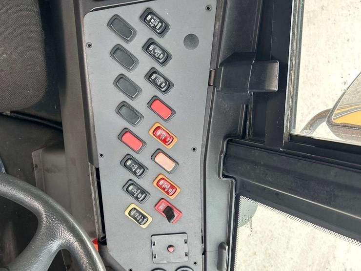 2016-freightliner-b2-image-13