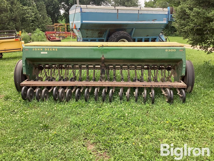 john-deere-8300-image-6