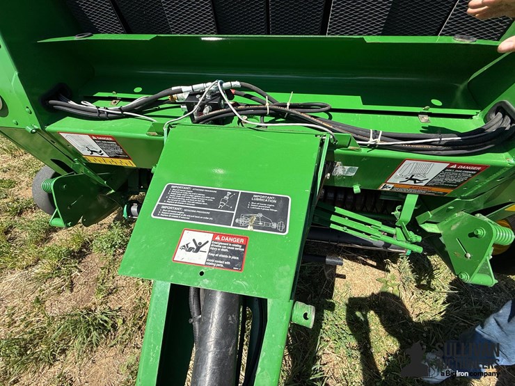 2010-john-deere-568-image-15