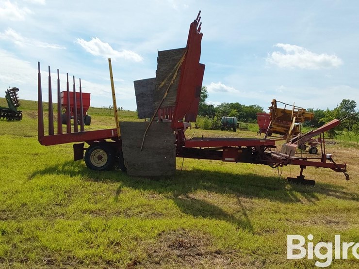 new-holland-1033-image-4