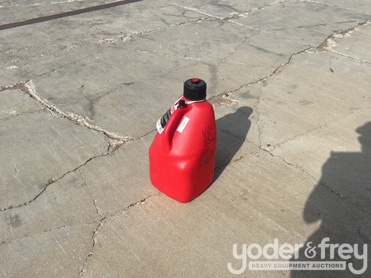 5-gallon-utility-jug,-red-image-4