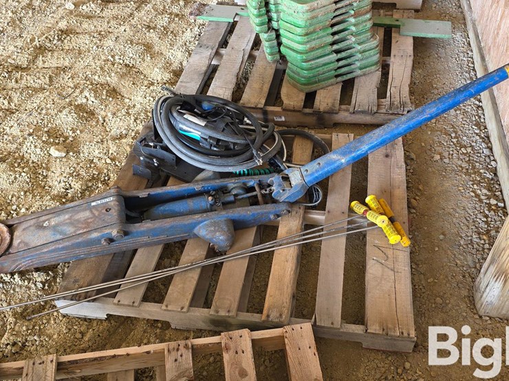 floor-jack,-tile-probes,-def-pump-image-8