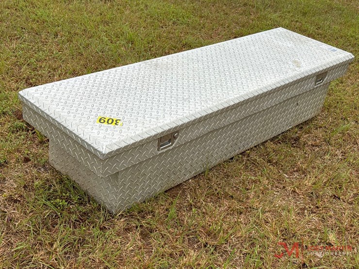full-size-diamond-plate-toolbox-image-1