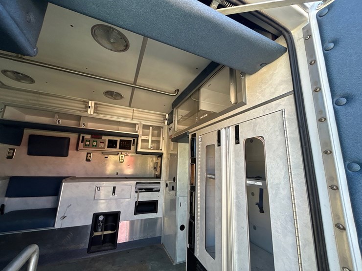 2000-ford-e350-image-39