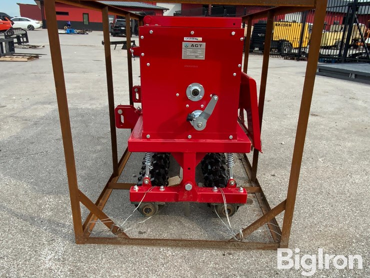 2025-massey-ferguson-730-image-8