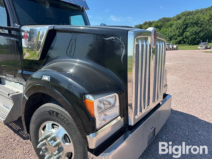 2021-kenworth-w990-image-17